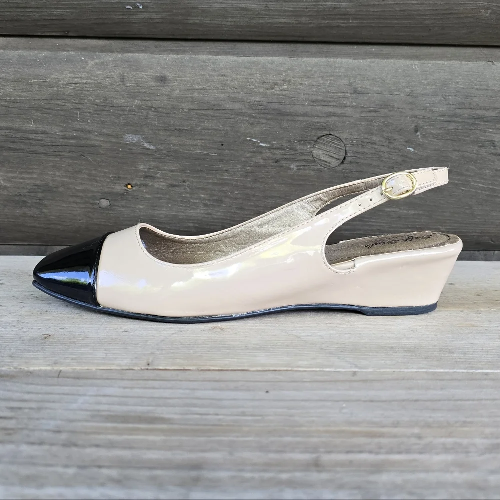 Soft Style Shirly Parisian Chic Two-Tone Sqaure Toe Comfort Wedge 10M